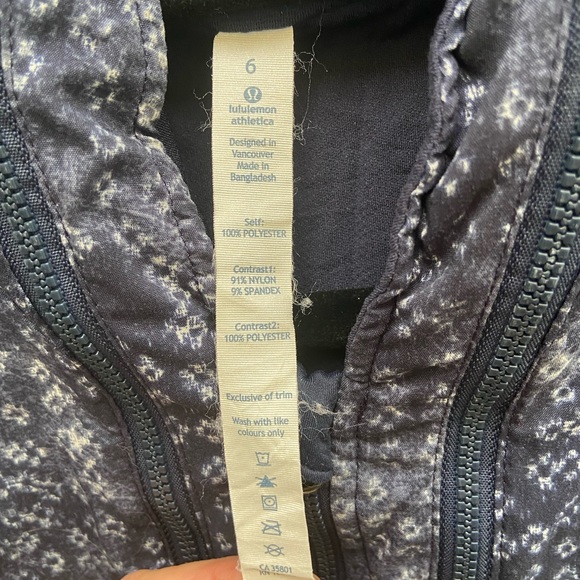 Lululemon size 6 zip up hooded jacket blue/white in excellent condition - Picture 2 of 14